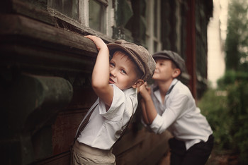 Barefoot childhood / ***