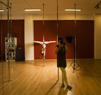  / Pole Dance