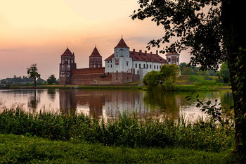 Mir Castle / ***