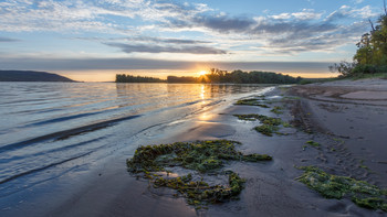 Evening on the Volga / ***