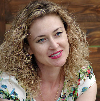 Portrait of an Unknown Woman / ***