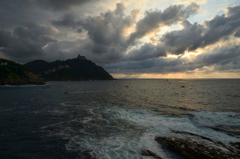 Stormy sunset / ***