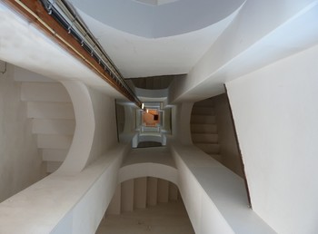wie eine Kathedrale / wirkt der Leuchturm Blavand Fyr wenn man den Blick nach oben richtet