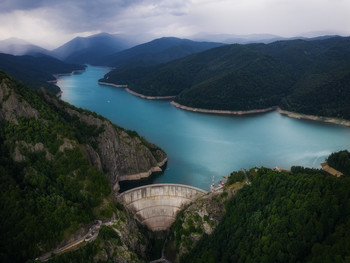 Vidraru dam / ***