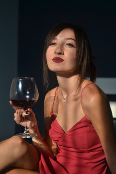 The girl in red / ***
