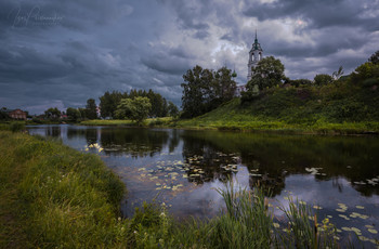 Evening on the river / ***
