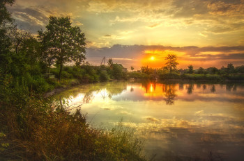 Dawn on the lake / ***