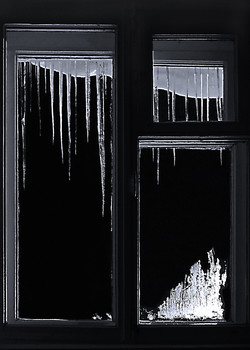 Winter window / ***