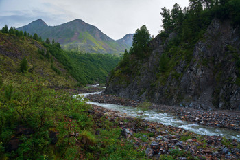 Mountain River / ***
