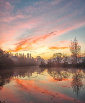 Herbst Morgendämmerung / ***
