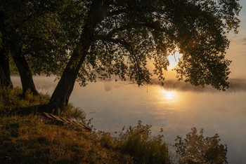 Dämmerung über dem See / ***