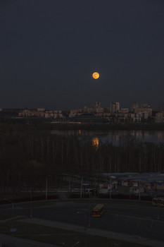 Abend / * * *