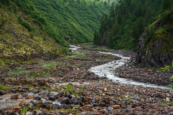 Mountain River / ***