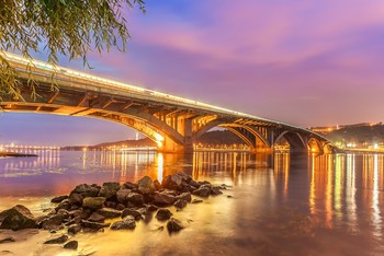 Metro Bridge / ***
