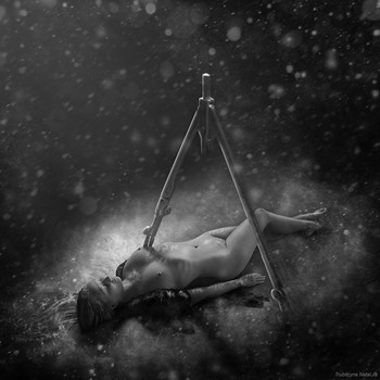 Two loneliness / ***