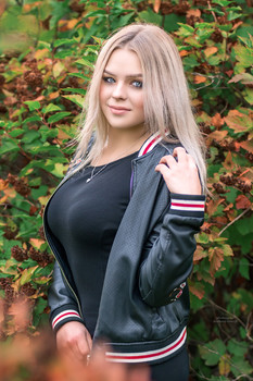 &nbsp; / ***