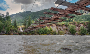 Bridge to the valley of mountain lakes ..... / ***