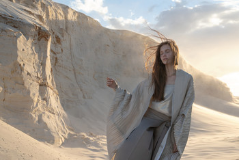 In the sands / ***