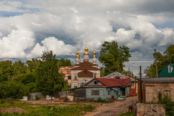 golden domes / ***
