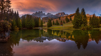 Almsee / Am Almsee auf der Oberhofalm in Filzmos.
Herbstliche Spiegelung.
