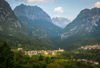 am Fuße der Berge / ***