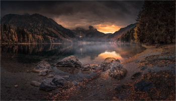 Langbathsee / Abends am Langbathsee in Österreich.