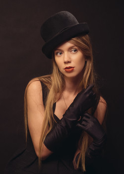 The girl in a hat / ***