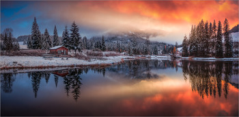Morgenrot am See / Morgens an einen kleinen Teich in der Steiermark.