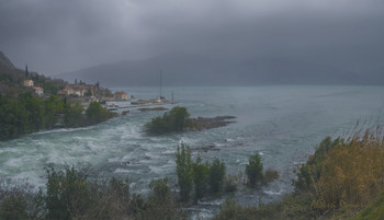 stormy weather / ***