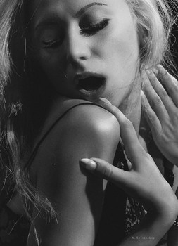 Alexander Krivitskiy / girl,studio,monochrome,woman,profile,retro, "Thank" you for not sacrificing. skrill- alexfoto@bigmir.net , Any assistance: tel. for donations +38 0991680050, $ Mastercard 5168 7456 0077 8382