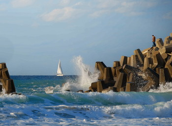 Ocean is shaking... / ***