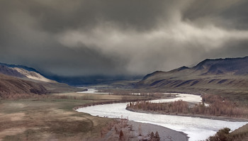 May ... Far in the mountains it is pouring rain ... / ***