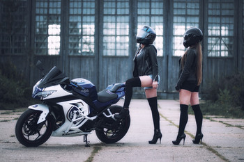 Girls &amp; Moto / ***