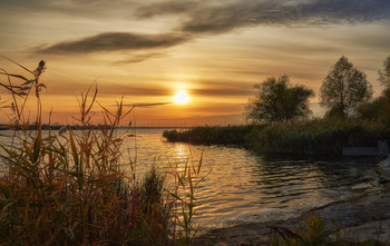 Herbst-Sonnenuntergang / ***