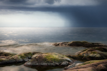 Storm approaching / A summer storm approaching over the ocean