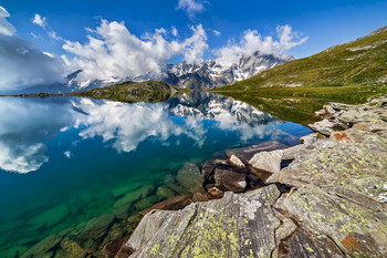 Black Lake at Gavia Pass / ***
