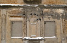 Coldly / ***