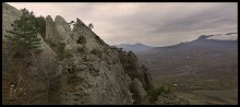 Caught on a rock / ***