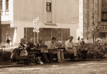 lunch hour / ***