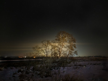 Night Sky to North / A look at small town light pollution. While it can be beautiful why do we pump huge amounts of light into nowhere?