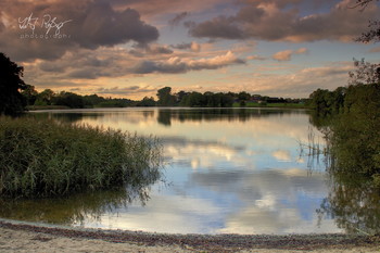 So still... / Ein wunderschöner Abend am See.