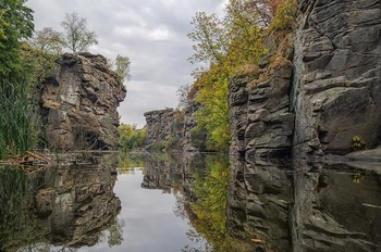 Buksky Canyon / ***