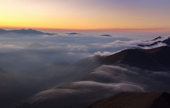 Above the clouds / ***