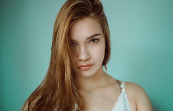  / ***