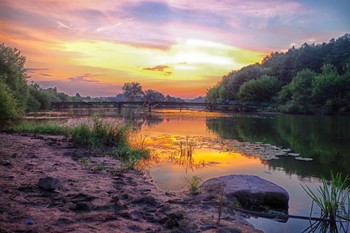 Sonnenaufgang auf dem Fluss / ***