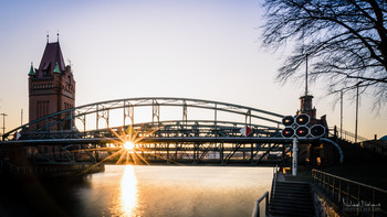  / Die Hubbrücke in Lübeck im Sonnenuntergang