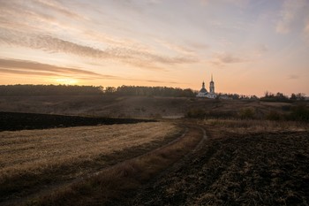 Sunrise in the village / ***