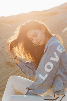 Girl / ***
