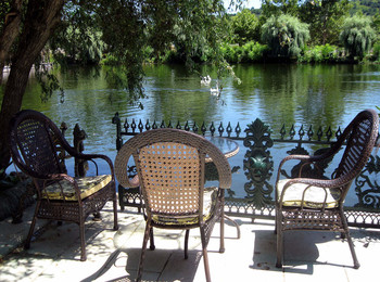 Around the lake / ***