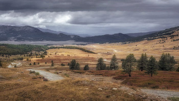 The road, without beginning and end .... / ***